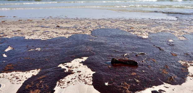 oil spill paper An unclear amount of oil has leaked into colombia's waterways, and according to the cali-based newspaper el país, carcinogenic heavy. oil spill paper An unclear amount of oil has leaked into colombia's waterways, and according to the cali-based newspaper el país, carcinogenic heavy.